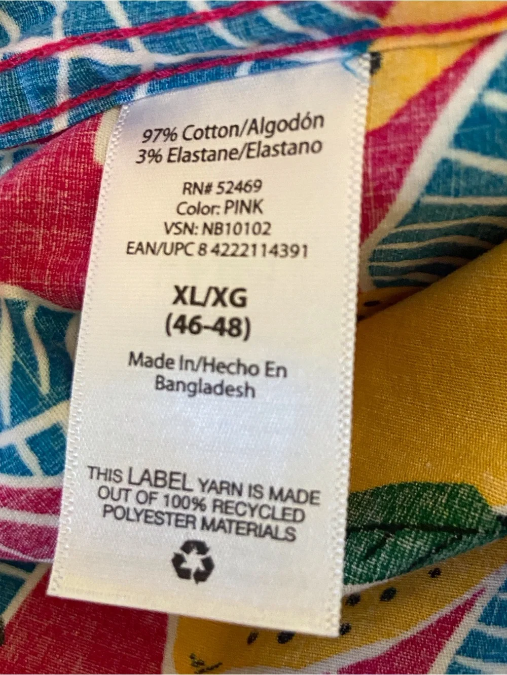 No Boundaries Men’s Bright Pink Lemon Print Button-Down Shirt - Picture 6 of 7